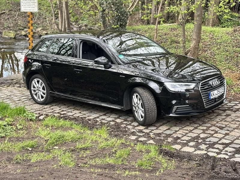 Gebraucht Audi A3 e-tron Sport 204 PS (150 kW) 2017 Schwarz Kleinwagen