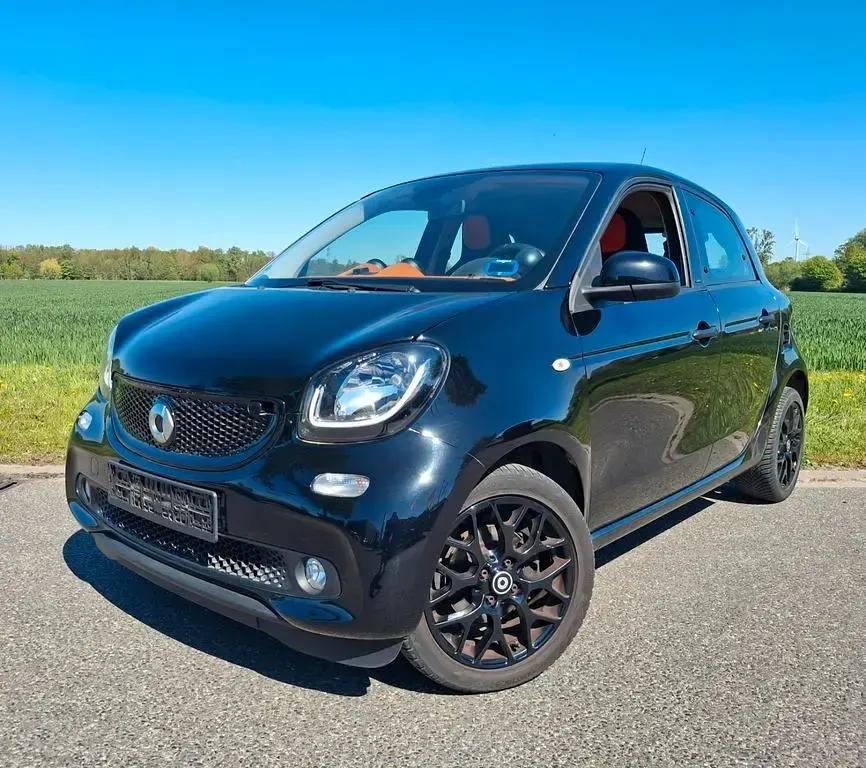 Używany Smart ForFour Passion 90 KM (66 kW) 2016 Czarny Hatchback