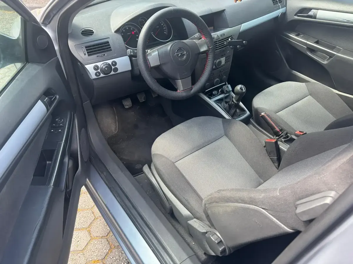 Gebraucht Opel Astra 105 PS (77 kW) 2006 Grau Coupé