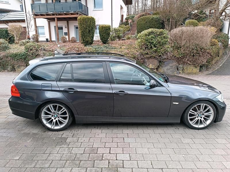 Gebraucht BMW 320 177 PS (130 kW) 2008 Grau Kombi