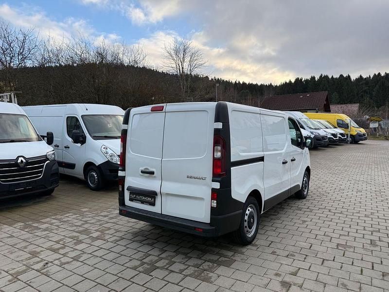 Gebraucht Renault Trafic 121 PS (88 kW) 2019 Weiß Van / Kleinbus