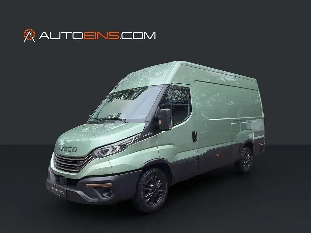 Second-hand Iveco Daily 156 CP (114 kW) 2025 Verde Monovolum
