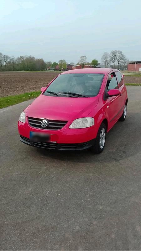 Second-hand VW Fox 54 CP (39 kW) 2005 Roșu Hatchback