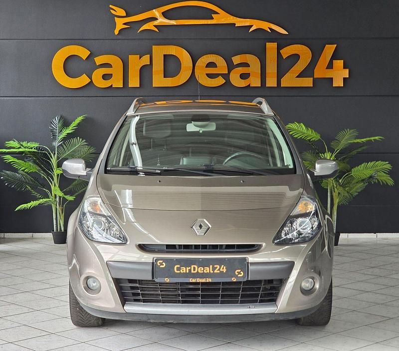 Braun Gebraucht 2012 Renault Clio GrandTour Night&Day Kombi | 6.499 € (Teuer) - Bild 1/4
