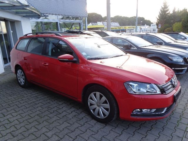 Gebraucht VW Passat 105 PS (77 kW) 2012 Rot Kombi