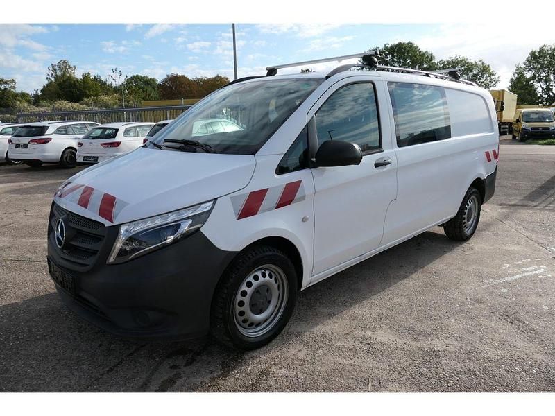 Weiss Gebraucht 2019 Mercedes Vito Van | 20.111 € (Fairer Preis) - Bild 1/4