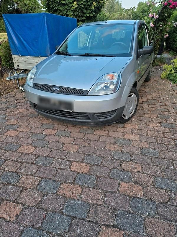Silber Gebraucht 2003 Ford Fiesta Kleinwagen | 1.500 € (Fairer Preis) - Bild 1/4