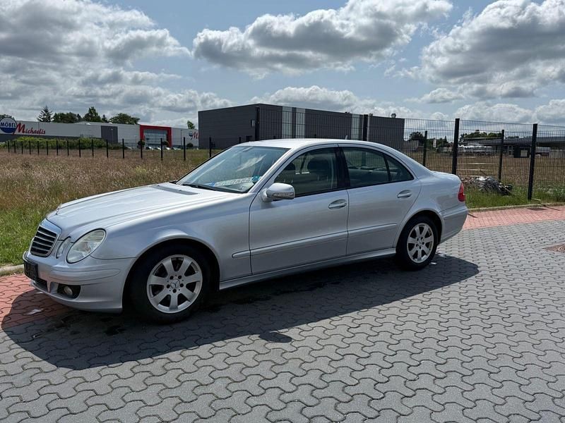 Gebraucht Mercedes E200 136 PS (100 kW) 2007 Silber Limousine