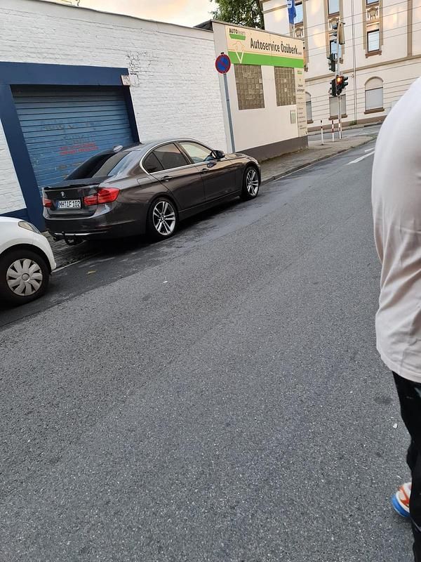 Gebraucht BMW 318 143 PS (105 kW) 2012 Limousine