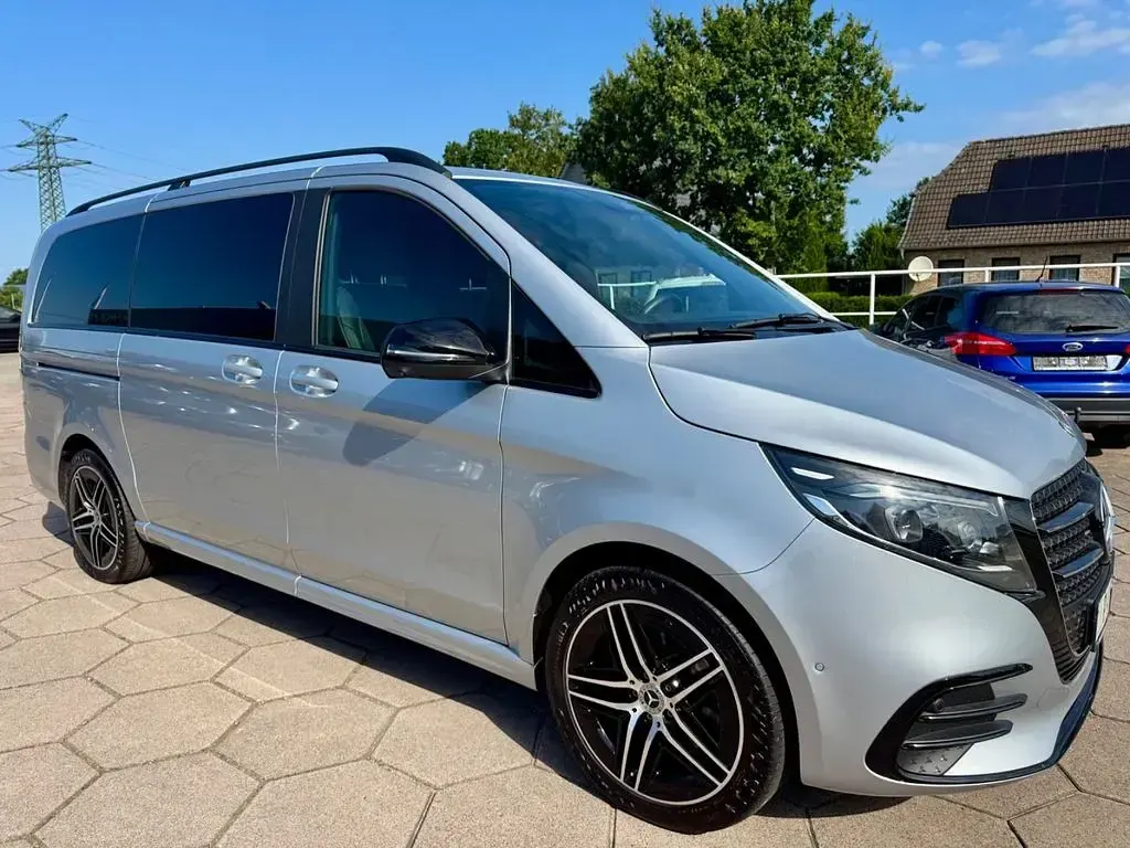 Gebraucht Mercedes V300 AMG line 237 PS (174 kW) 2024 Silber Van / Kleinbus