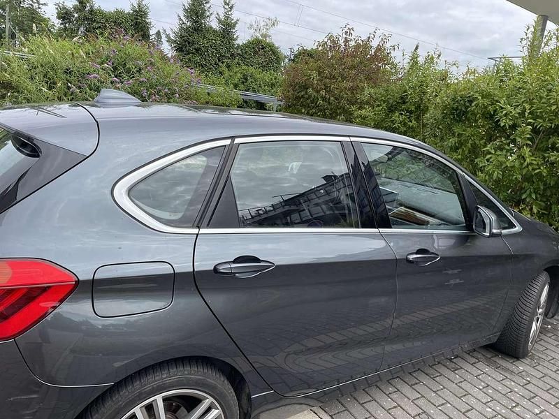 Gebraucht 2015 BMW 218 Active Tourer Luxury Line Van / Kleinbus | 11.900 € (Fairer Preis) - Bild 1/4