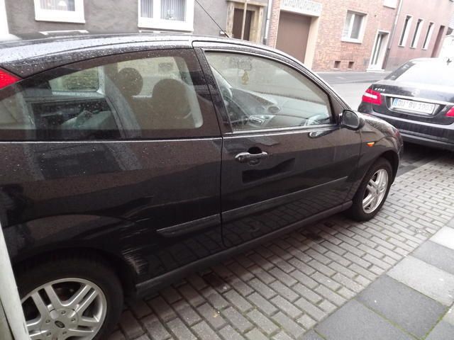 Gebraucht Ford Focus 75 PS (55 kW) 2001 Schwarz metallic Kleinwagen