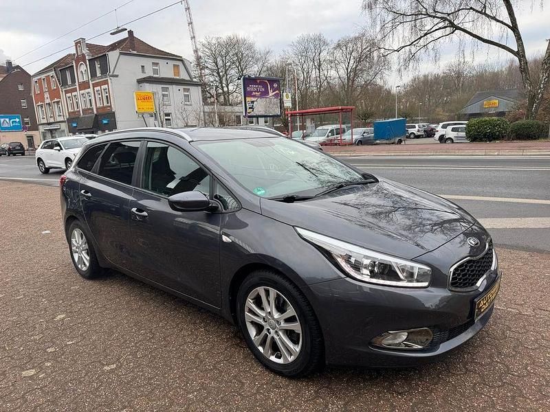 Gebraucht Kia Ceed Start 135 PS (99 kW) 2015 Grau Kleinwagen