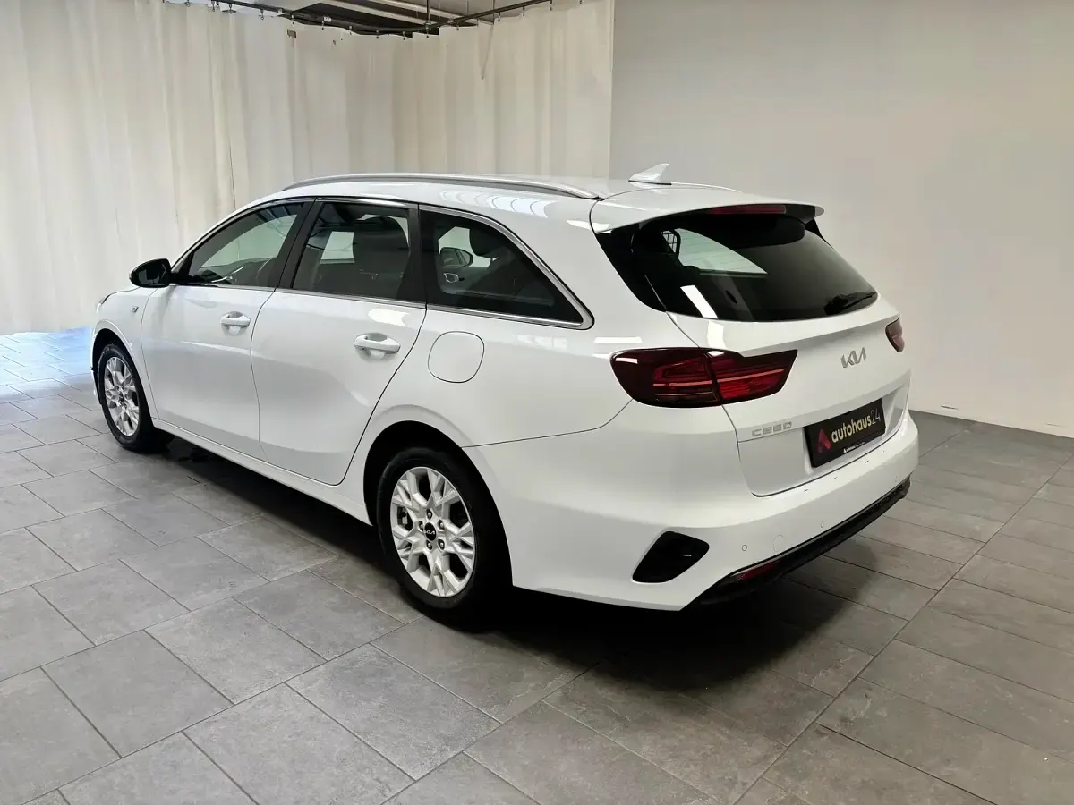 Gebraucht Kia Ceed Vision 136 PS (100 kW) 2023 Weiß Kleinwagen