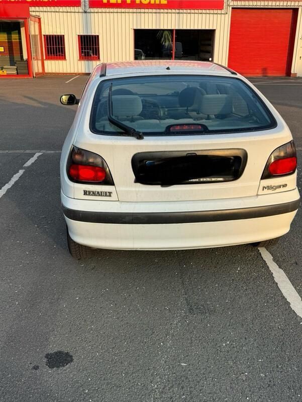 Weiß Gebraucht 1996 Renault Mégane Kleinwagen | 800 € (Fairer Preis) - Bild 1/4