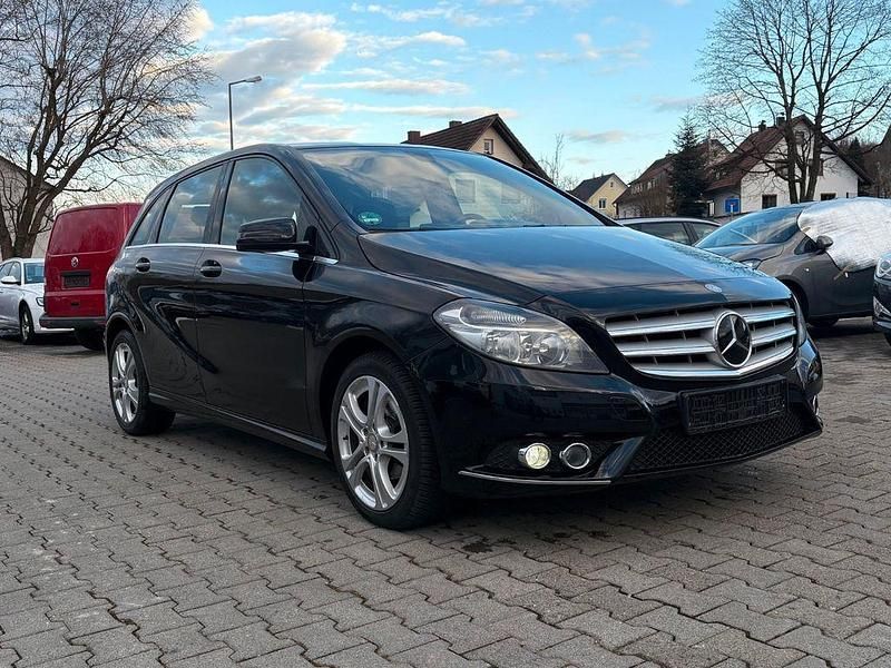 Gebraucht Mercedes B180 109 PS (80 kW) 2012 Schwarz Van / Kleinbus