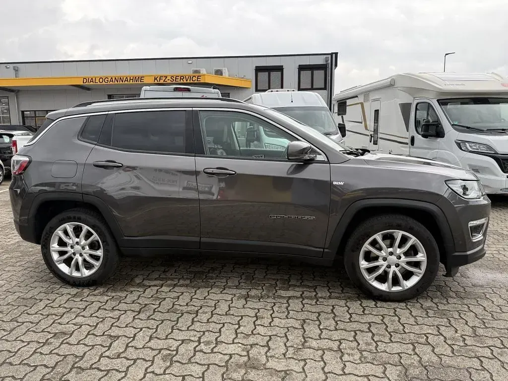 Occasion Jeep Compass Limited 150 ch (110 kW) 2021 Gris SUV
