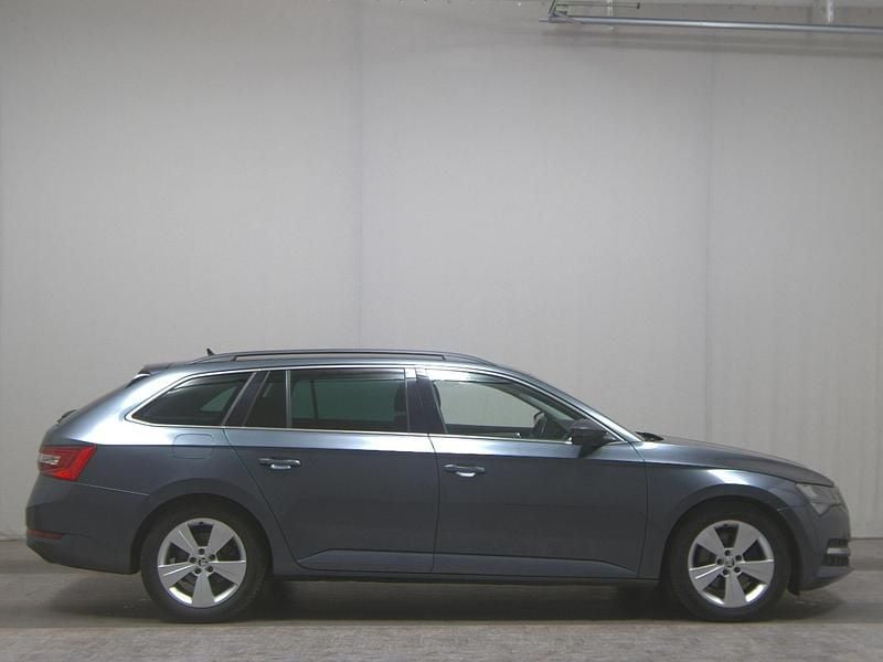Gebraucht Skoda Superb 200 PS (147 kW) 2021 Quarz grau metallic Kombi