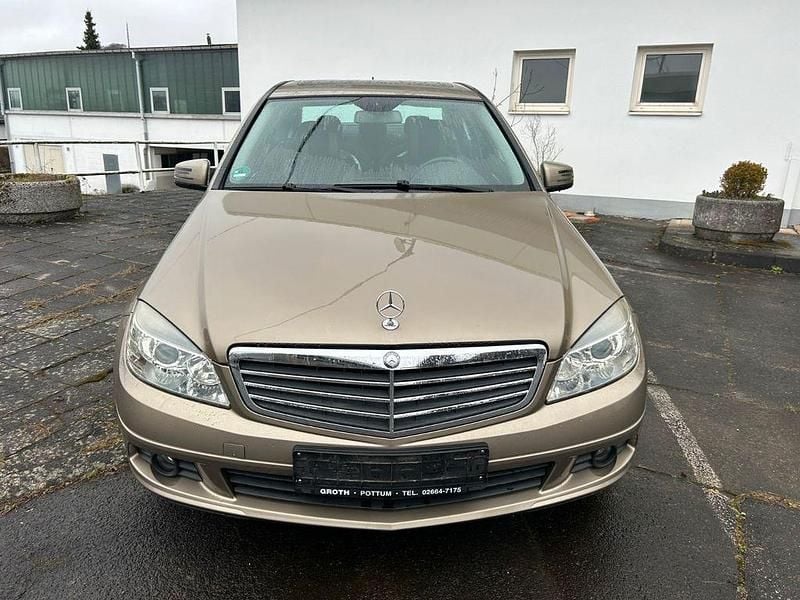 Gebraucht Mercedes C180 156 PS (114 kW) 2009 Beige Limousine