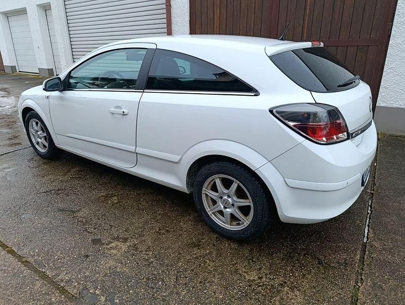 Gebraucht Opel Astra GTC 90 PS (66 kW) 2008 Weiß Limousine
