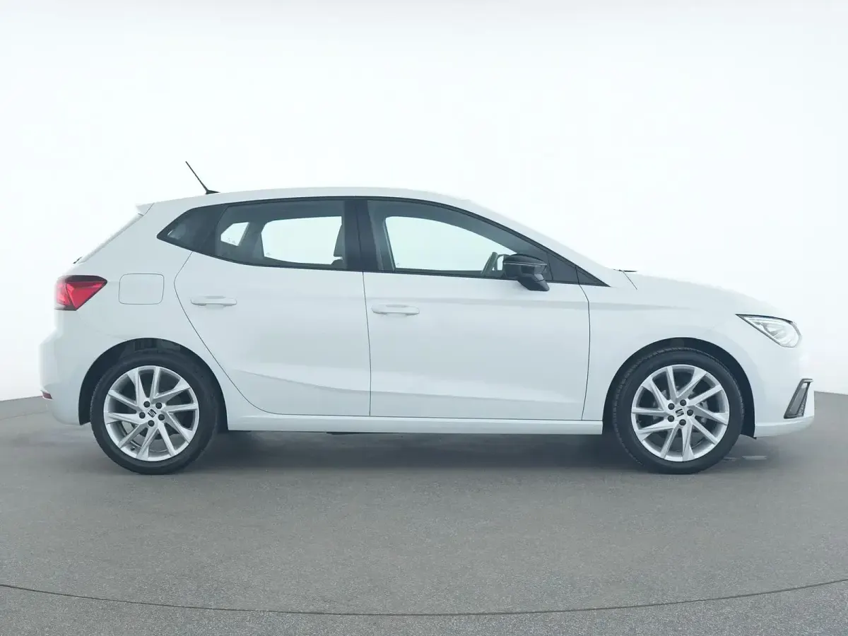 Gebraucht Seat Ibiza FR 95 PS (69 kW) 2022 Nevada weiss Kleinwagen