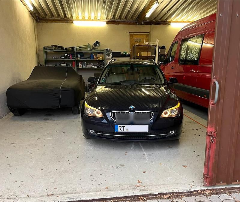 Blau Gebraucht 2010 BMW 530 Kombi | 11.000 € (Fairer Preis) - Bild 1/4