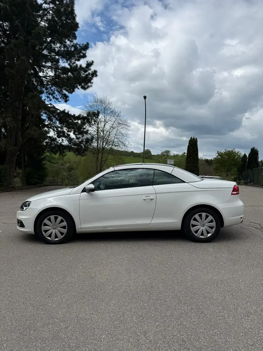 Używany VW Eos 140 KM (102 kW) 2011 Biały Kabriolet