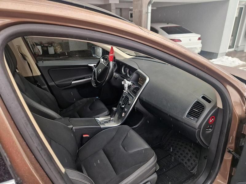 Gebraucht Volvo XC60 163 PS (119 kW) 2012 Braun SUV