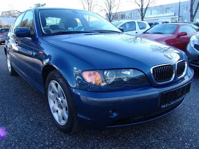 Gebraucht BMW 325 192 PS (141 kW) 2002 Topasblau metallic Limousine