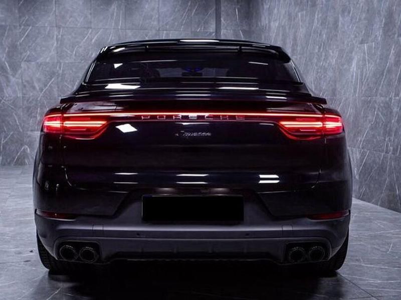 Gebraucht Porsche Cayenne 462 PS (339 kW) 2022 Tiefschwarz SUV