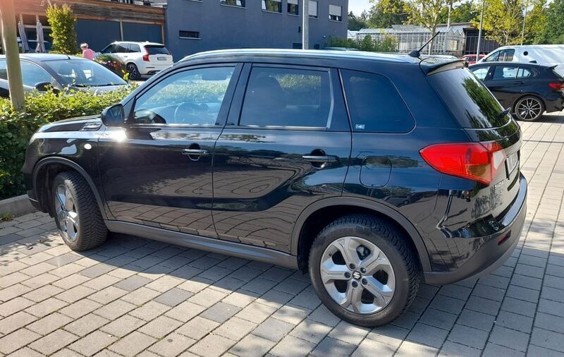 Schwarz Gebraucht 2017 Suzuki Vitara Club SUV | 12.600 € (Guter Preis) - Bild 1/4