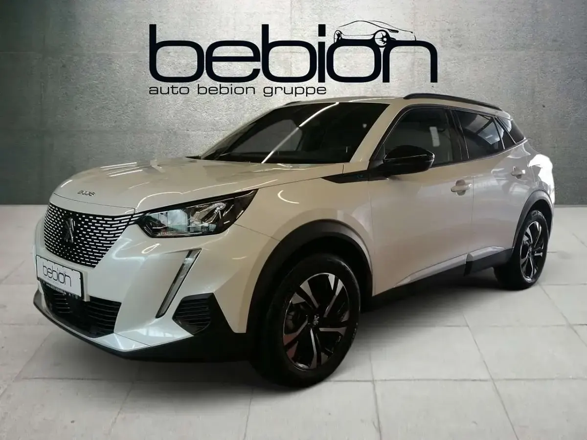 Gebraucht Peugeot e-2008 Allure 100 kW (136 PS) 2023 Perlmutt weiss SUV
