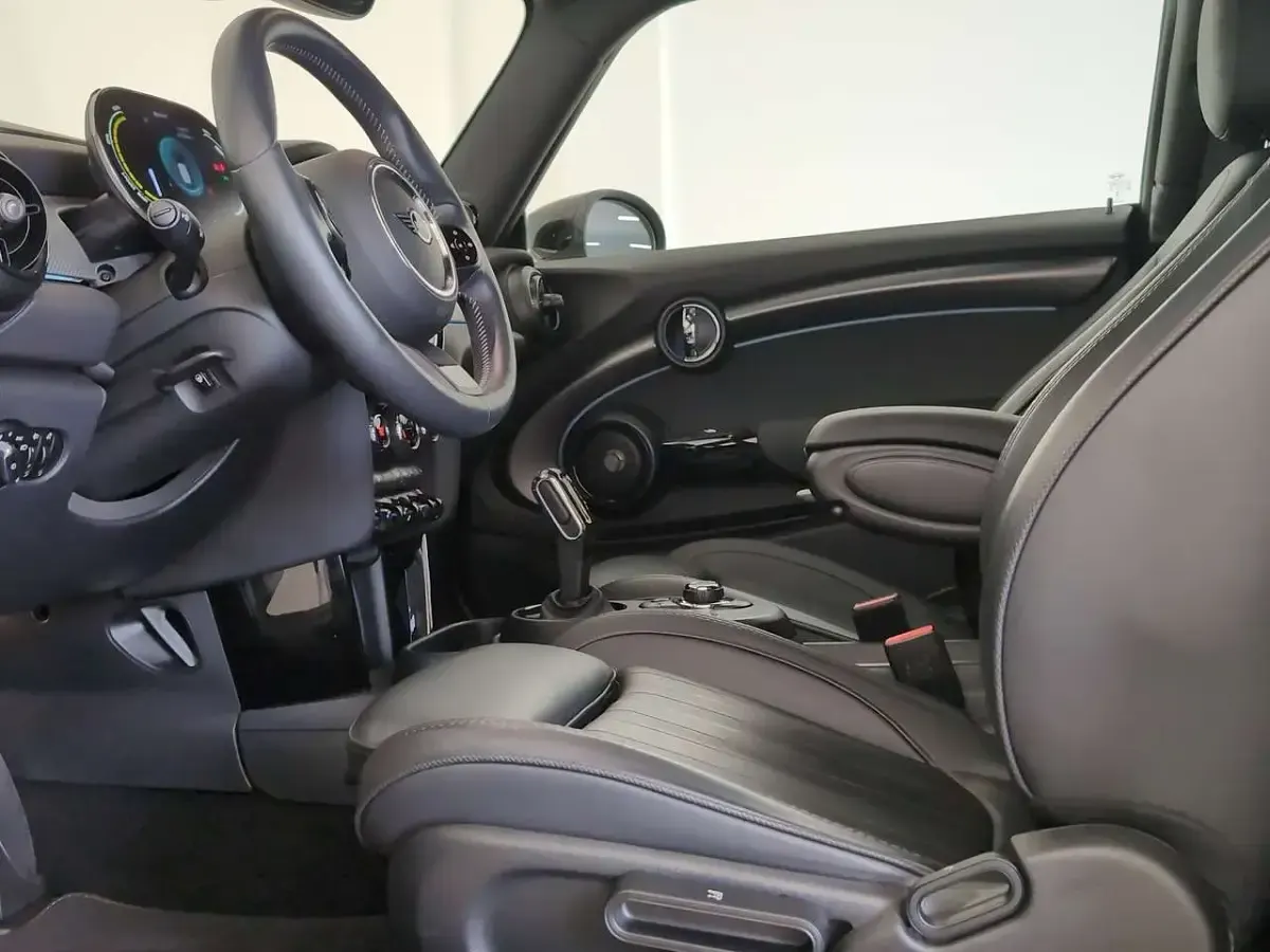 Usata Mini Cooper SE 135 kW (184 CV) 2023 Argento Utilitaria
