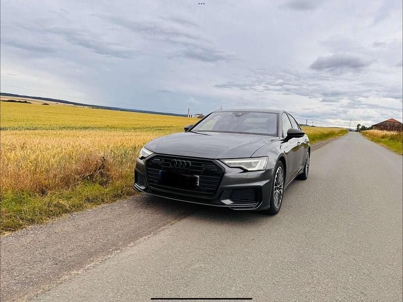 Grau Gebraucht 2020 Audi Sport Quattro S-Line Coupé | 29.500 € - Bild 1/4