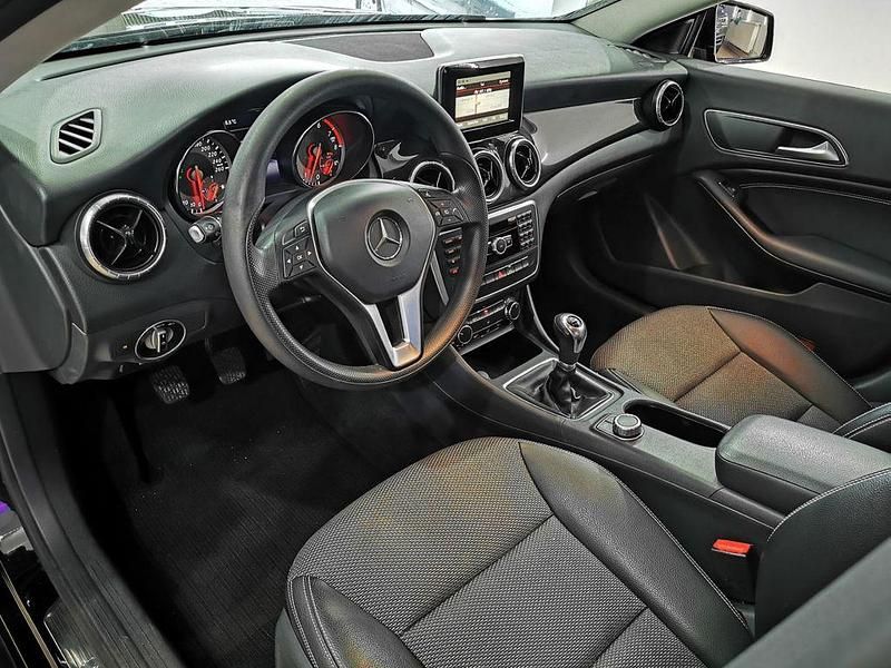 Gebraucht Mercedes CLA180 122 PS (89 kW) 2014 Schwarz Limousine