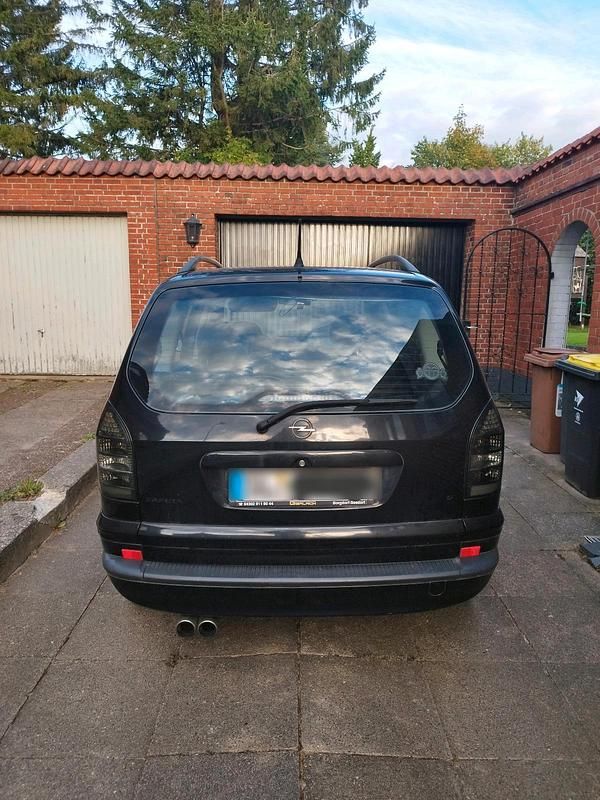 Schwarz Gebraucht 2005 Opel Zafira Van / Kleinbus | 3.250 € (Teuer) - Bild 1/4