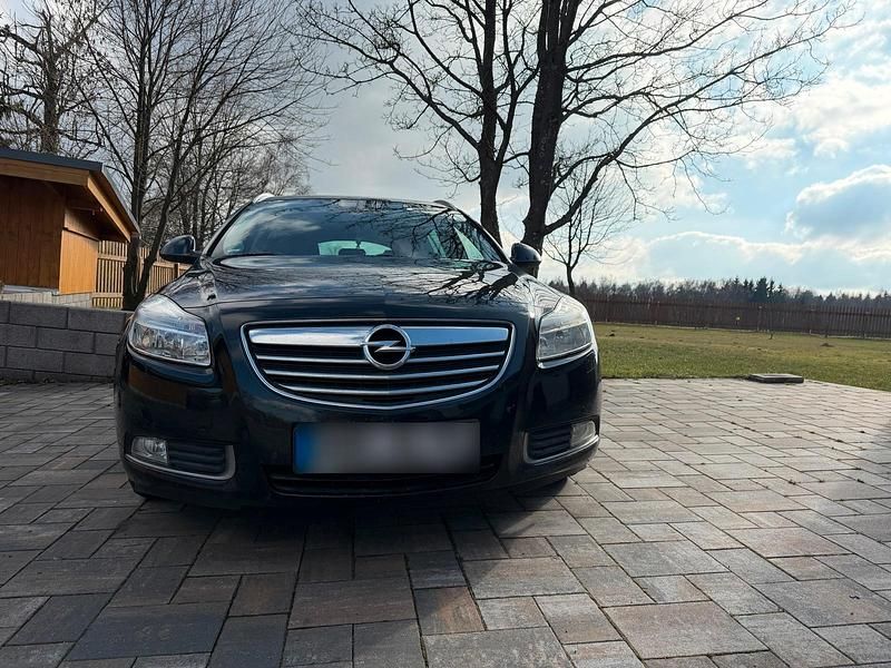 Gebraucht Opel Insignia 131 PS (96 kW) 2013 Schwarz Kombi
