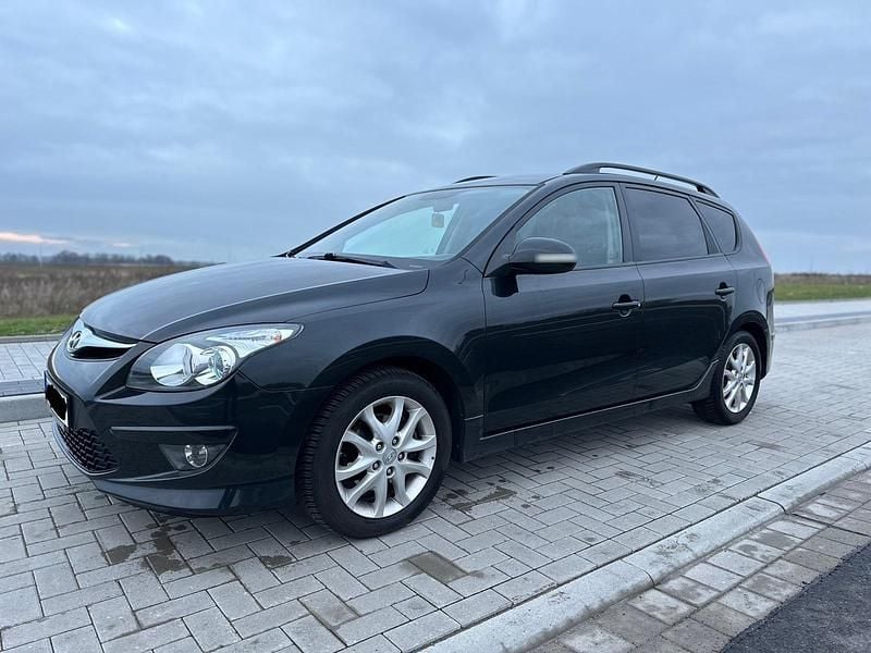 Gebraucht Hyundai i30 90 PS (66 kW) 2011 Schwarz Kombi