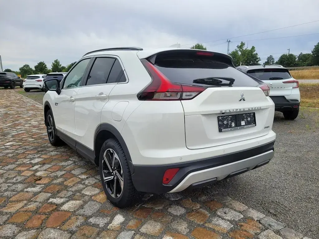 Gebraucht Mitsubishi Eclipse Cross Plus 188 PS (138 kW) 2022 Weiß SUV