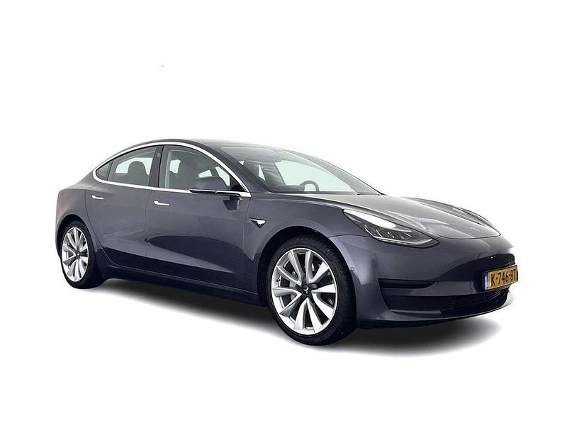 Grau Gebraucht 2020 Tesla Model 3 Standard Range Limousine | 14.745 € (Guter Preis) - Bild 1/4