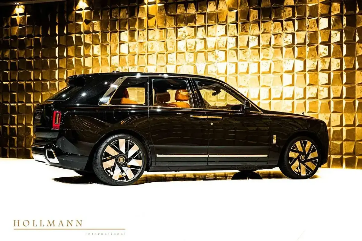 Neu Rolls Royce Cullinan 544 PS (400 kW) 2026 Black diamond SUV