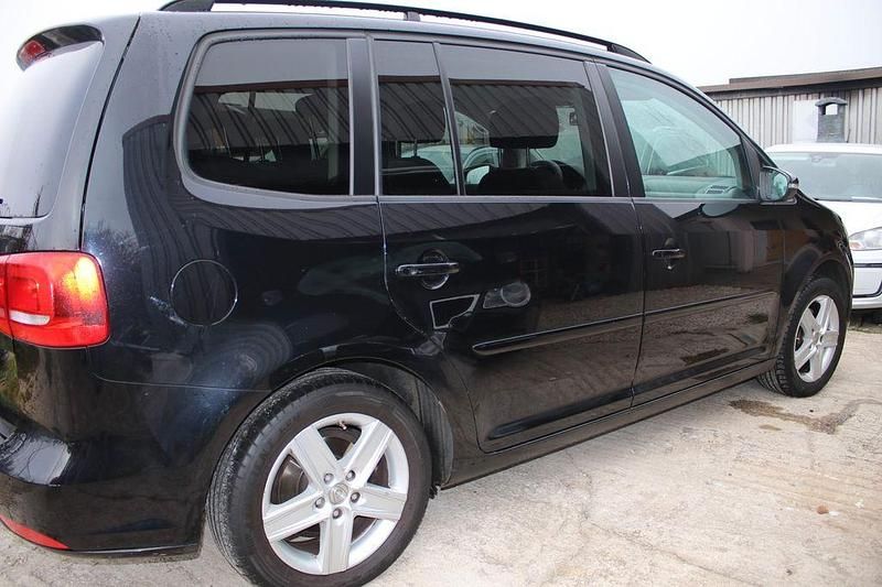 Gebraucht VW Touran 105 PS (77 kW) 2013 Schwarz Van / Kleinbus