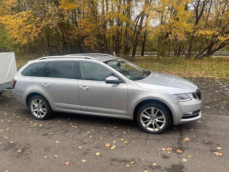 Silber Gebraucht 2019 Skoda Octavia Kombi | 11.950 € (Guter Preis) - Bild 1/4