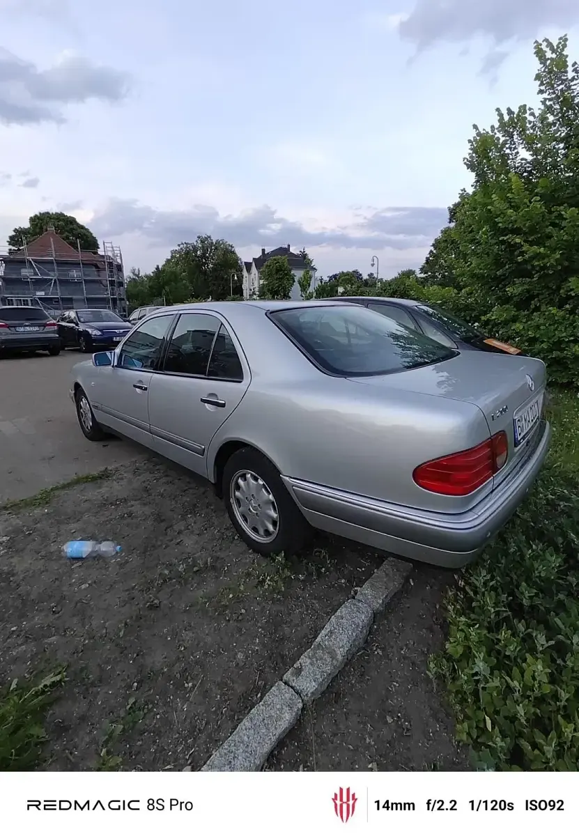 Gebraucht Mercedes E200 136 PS (100 kW) 1998 Silber Limousine