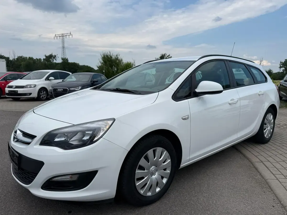 Gebraucht Opel Astra 116 PS (85 kW) 2013 Weiß Kombi