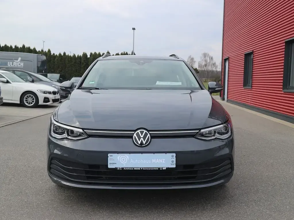 Gebraucht VW Golf VIII Life 131 PS (96 kW) 2023 Grau Kombi