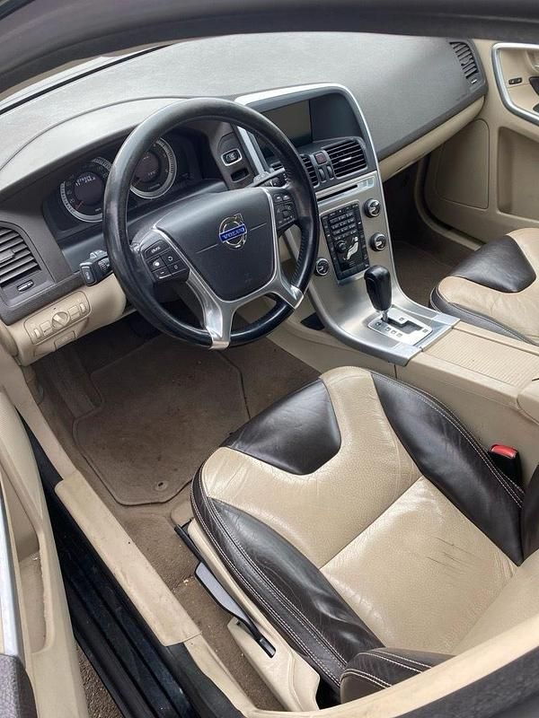 Gebraucht Volvo XC60 163 PS (119 kW) 2011 Schwarz SUV