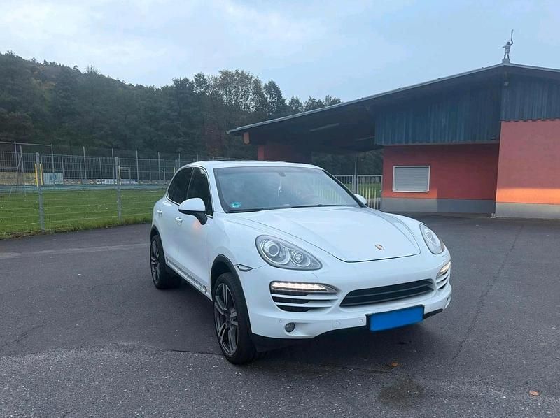Weiß Gebraucht 2012 Porsche Cayenne SUV | 26.800 € (Fairer Preis) - Bild 1/4