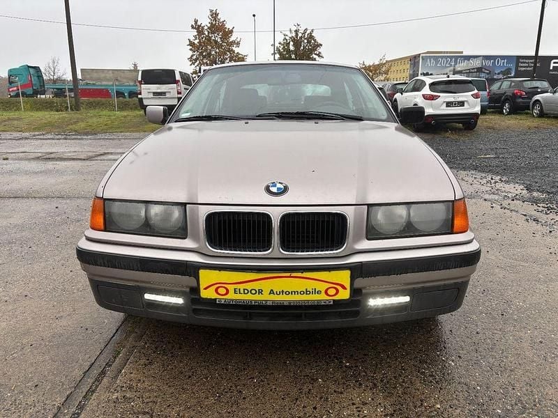 Grau Gebraucht 1996 BMW 316 Kleinwagen | 990 € (Fairer Preis) - Bild 1/4