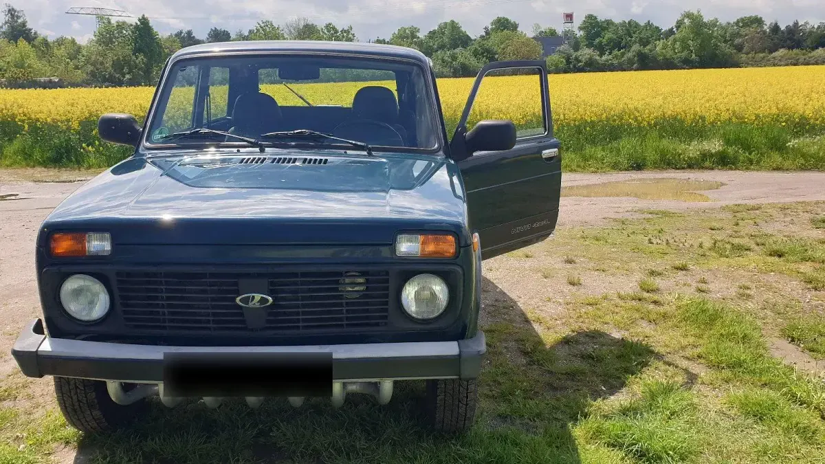 Second-hand Lada niva 82 CP (60 kW) 2011 Verde SUV